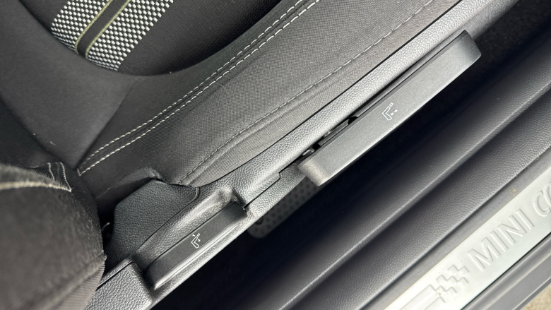 MINI Hatchback 135kW Cooper S Level 1 33kWh 3dr Auto Electric Hatchback